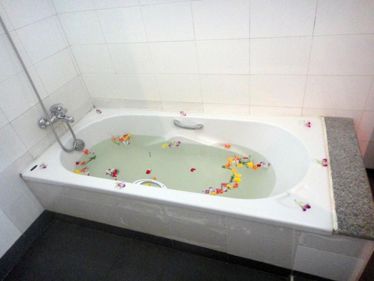 Golden Sunrise Hotel Kyaikto Dış mekan fotoğraf